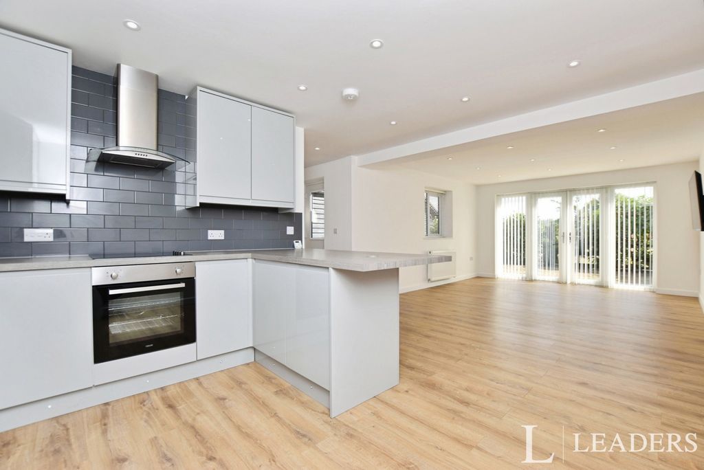 Property photo 3 of 20 Pbox-Img.Jpg