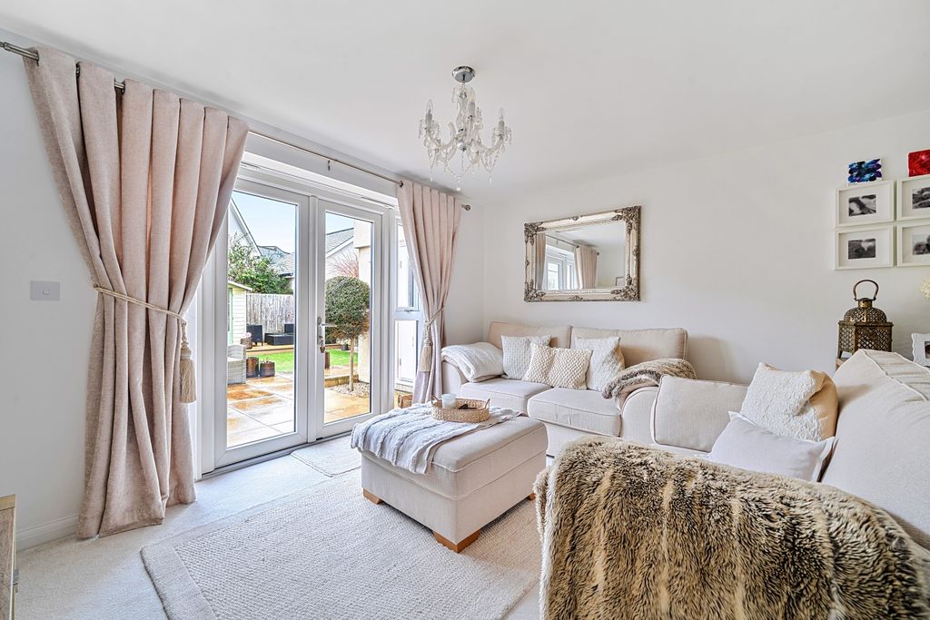 Property photo 3 of 20 1417502-18-6995E17d03296-Arw-1