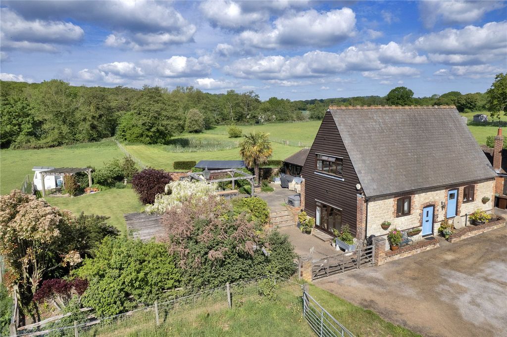 Property photo 1 of 11 House & Garden