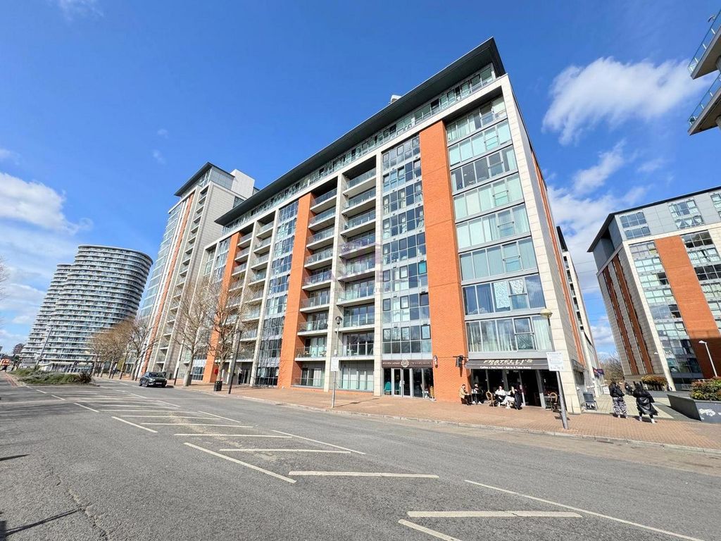Property photo 1 of 12 2 Bed To Let In E16 London