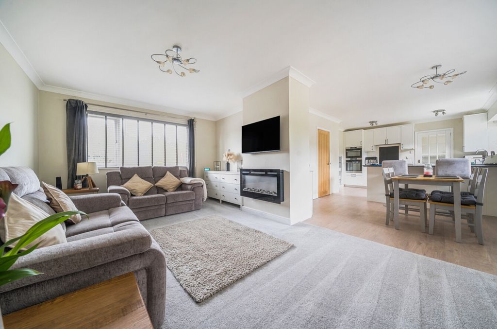 Property photo 2 of 21 1348320-7-68B8Bdbb967c4