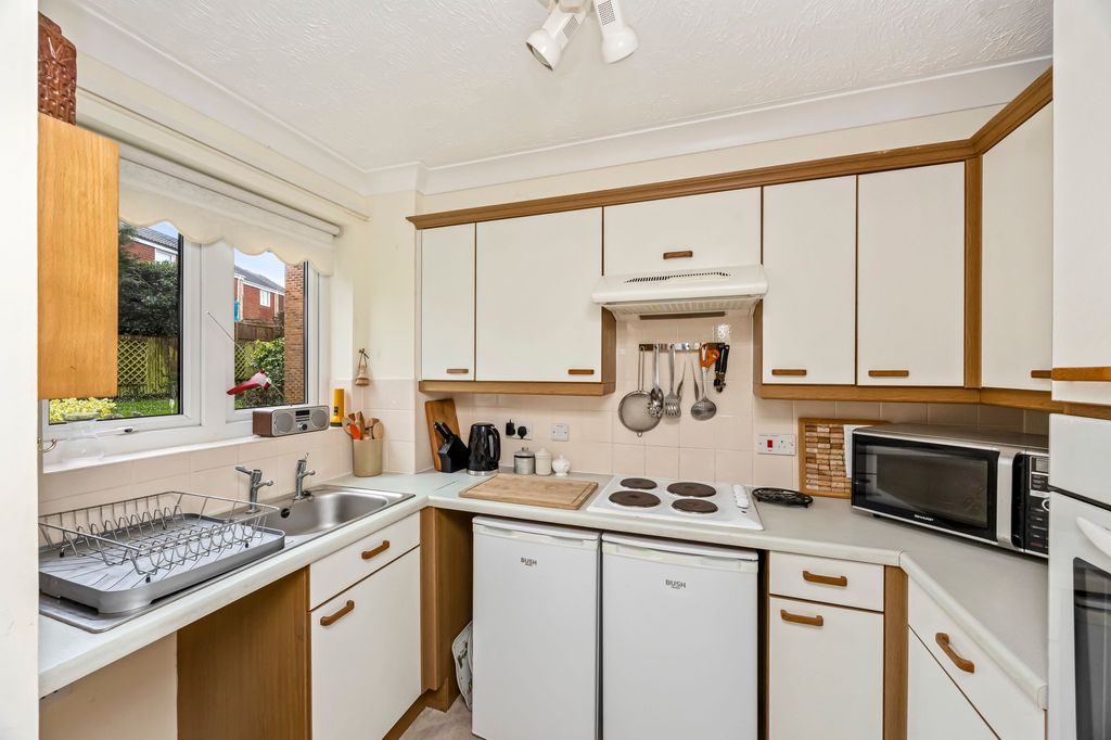 Property photo 3 of 18 Kitchen