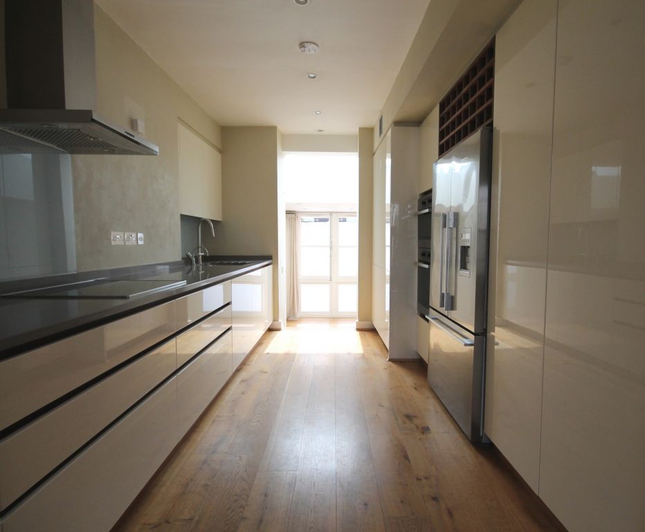 Property photo 3 of 13 Kitchen