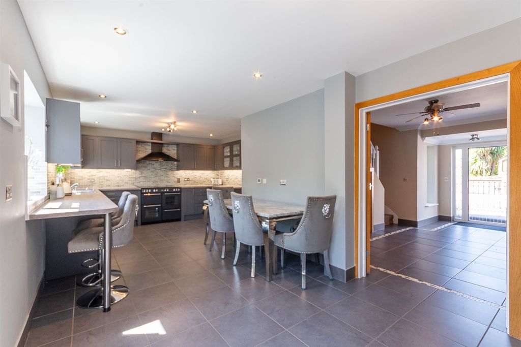 Property photo 1 of 19 Kitchen Dining Room