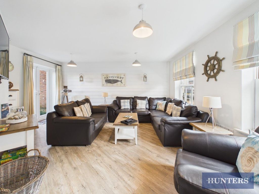 Property photo 2 of 16 Living Room