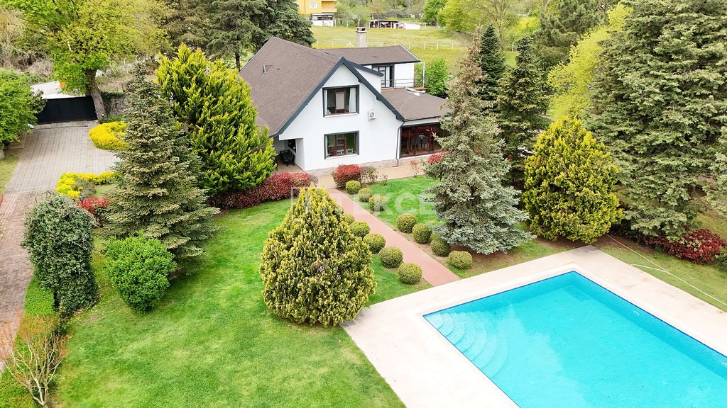 Property photo 2 of 19