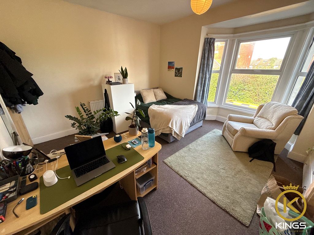 Property photo 2 of 9 6