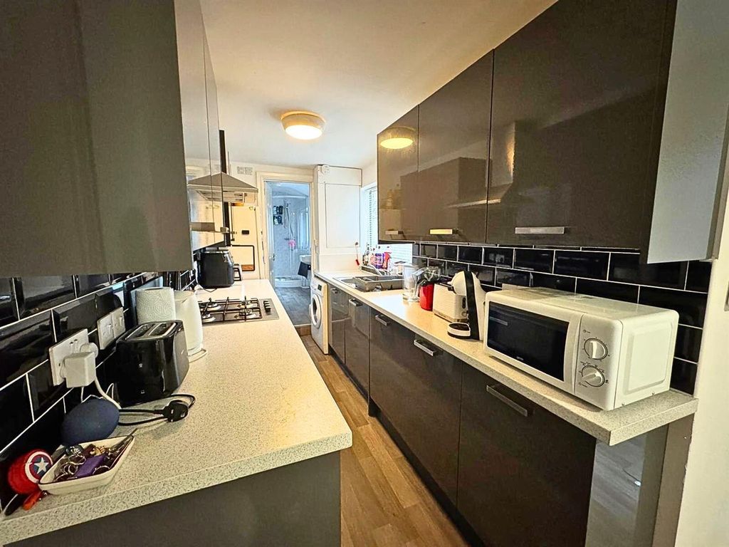 Property photo 3 of 13 Kitchen