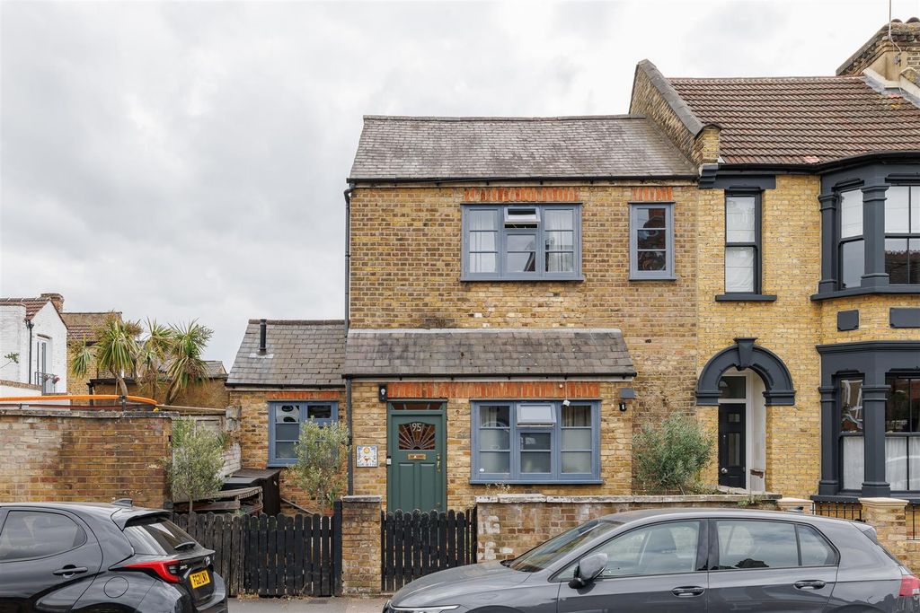 Property photo 1 of 44 Murchison Road, E10
