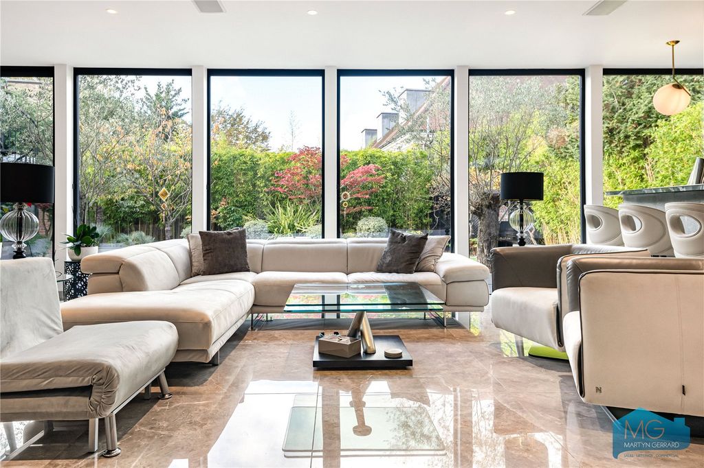 Property photo 2 of 37 Picture No. 52