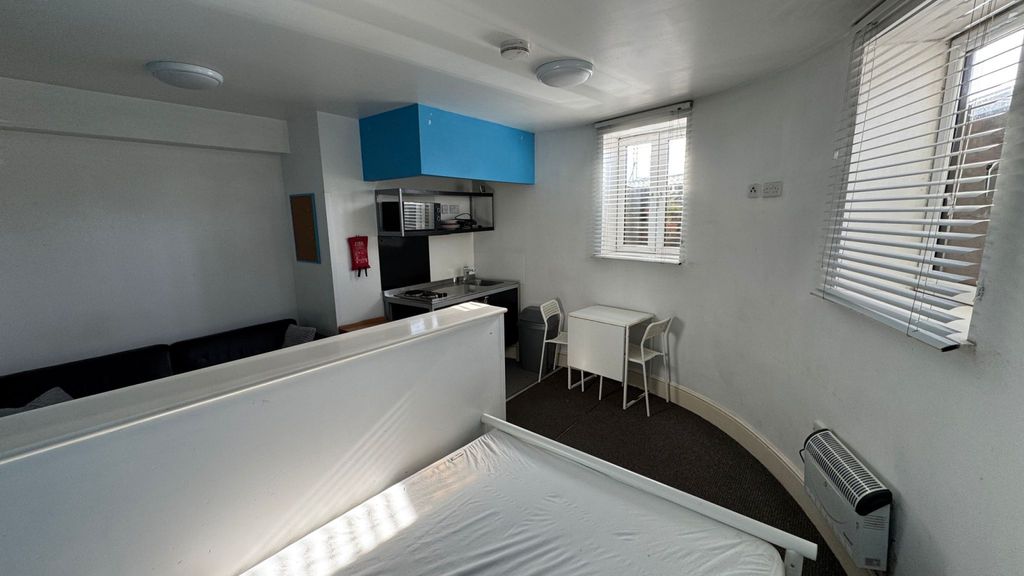 Property photo 3 of 6 Gallery