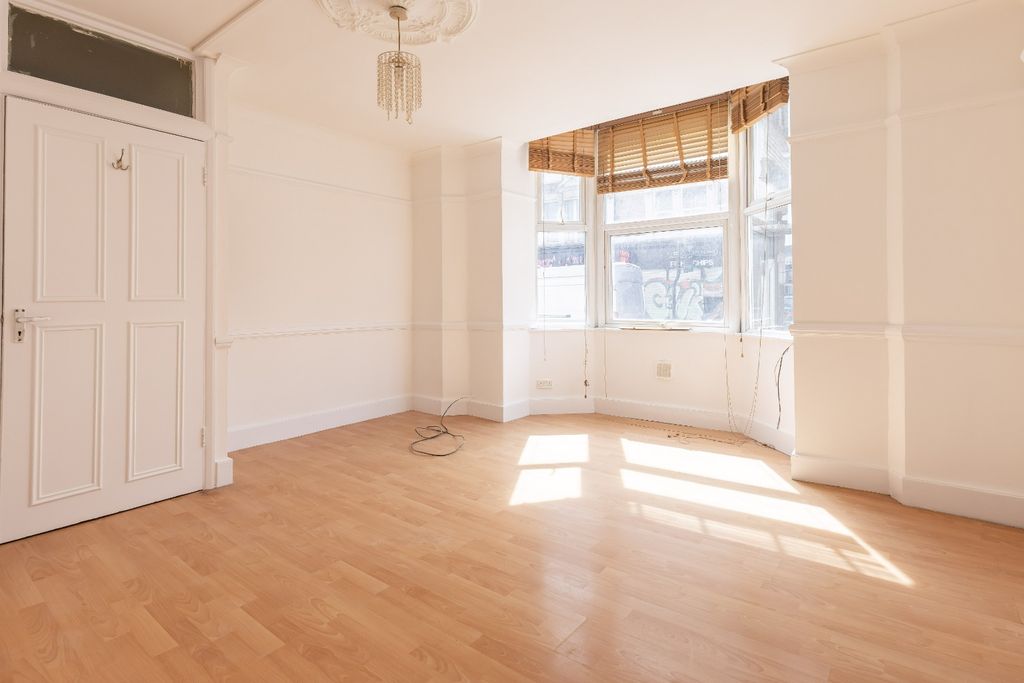 Property photo 3 of 18 3923004
