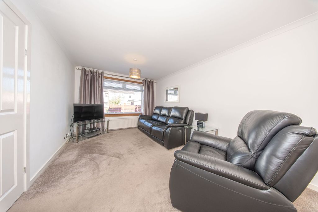 Property photo 3 of 22 Lounge