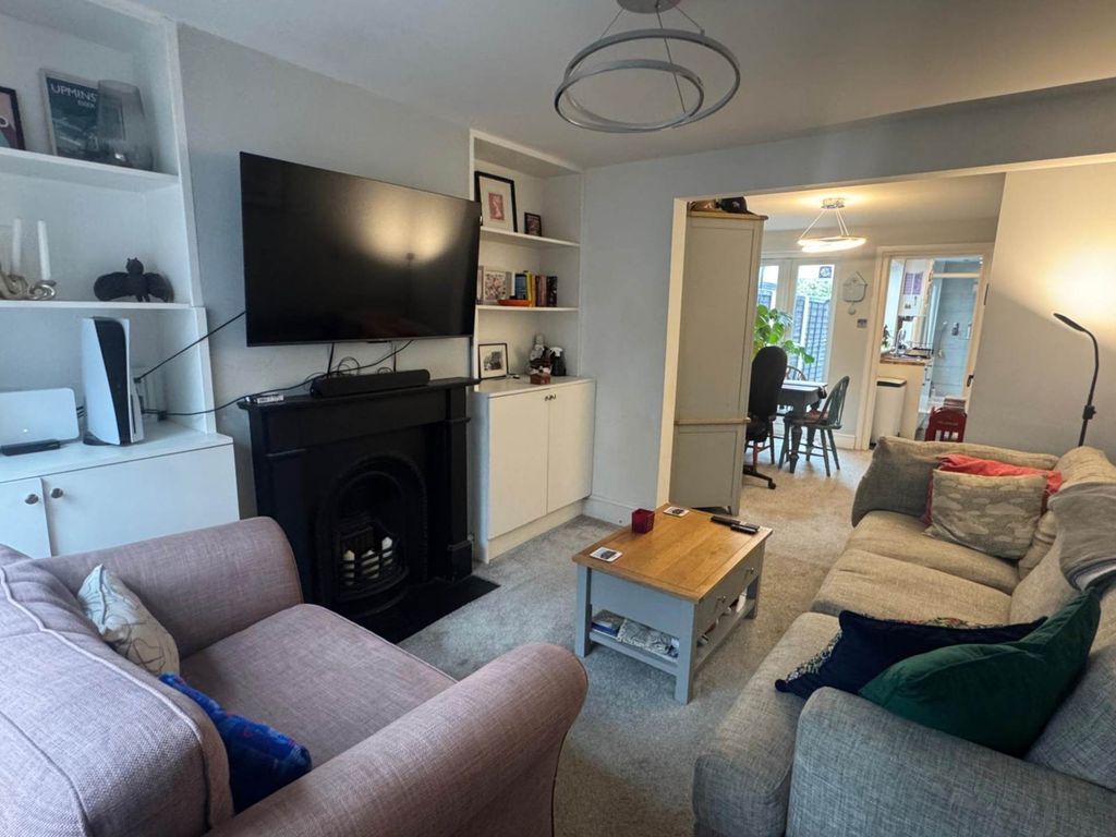Property photo 2 of 11