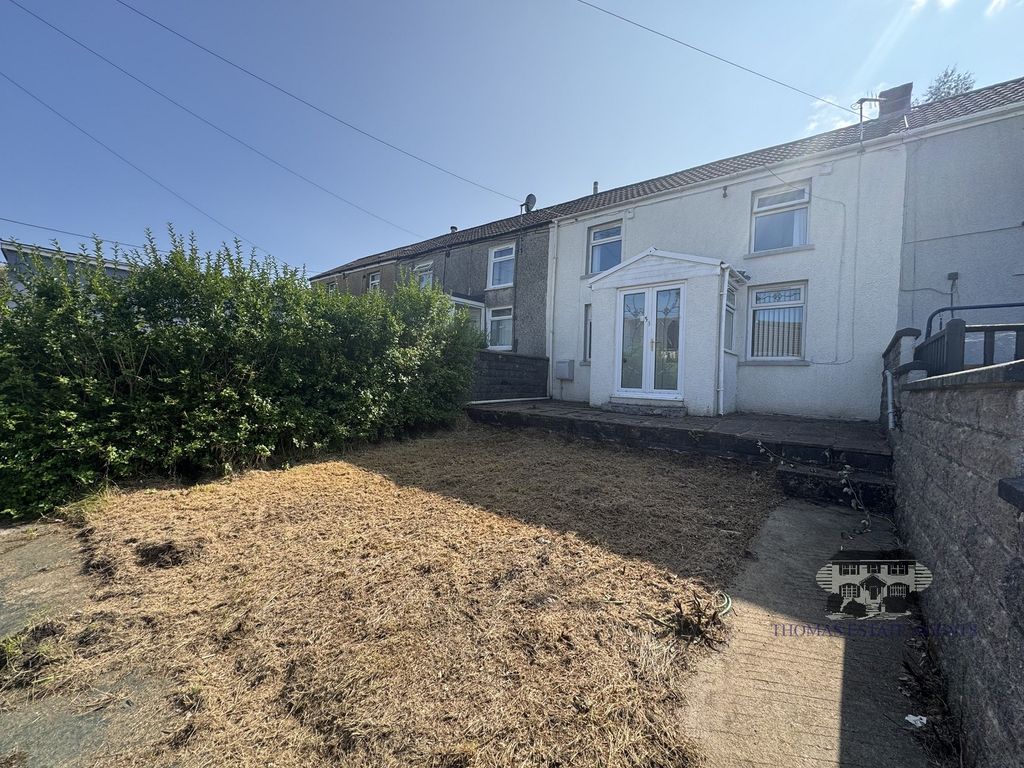 Property photo 2 of 13 Forecourt