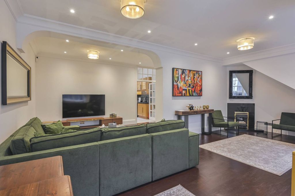 Property photo 2 of 13