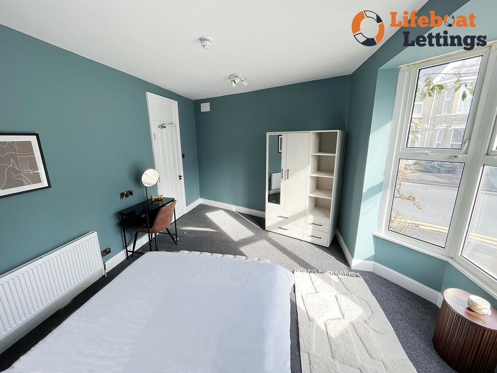 Property photo 2 of 10 Bedroom 1B