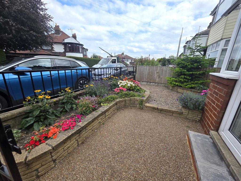 Property photo 2 of 19 Front Garden