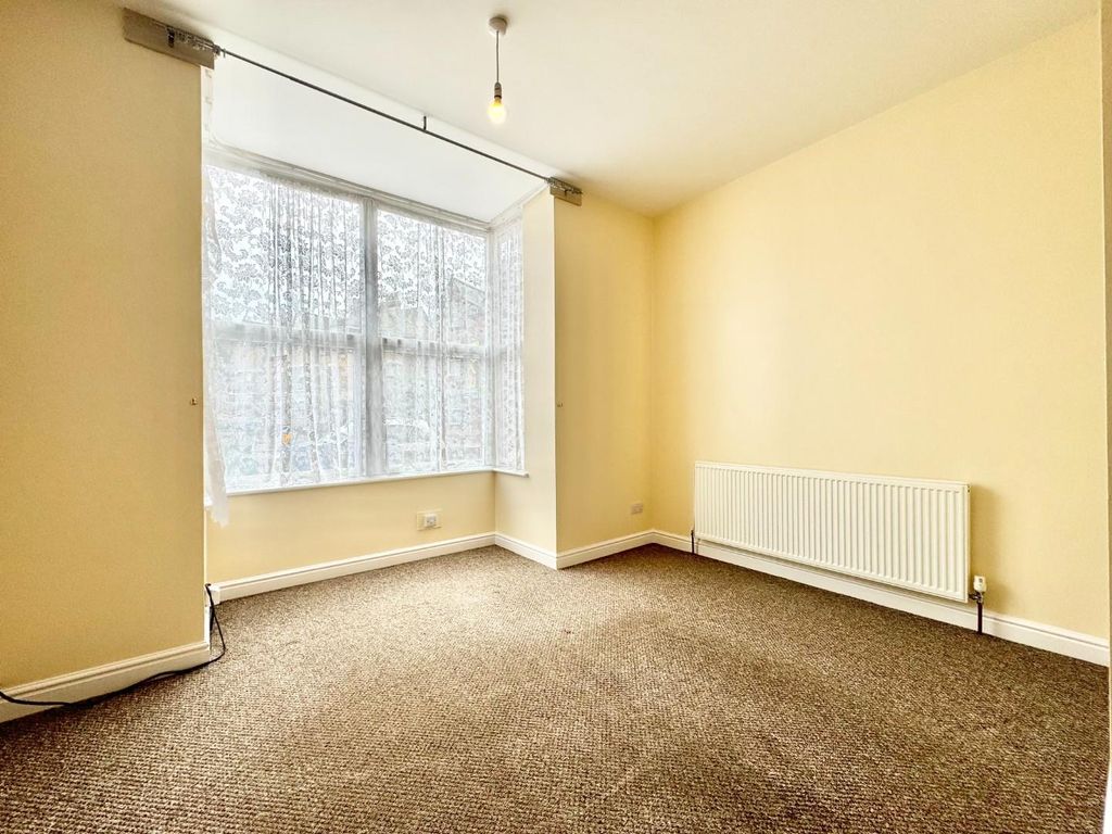 Property photo 2 of 8 Living Room/Kichen