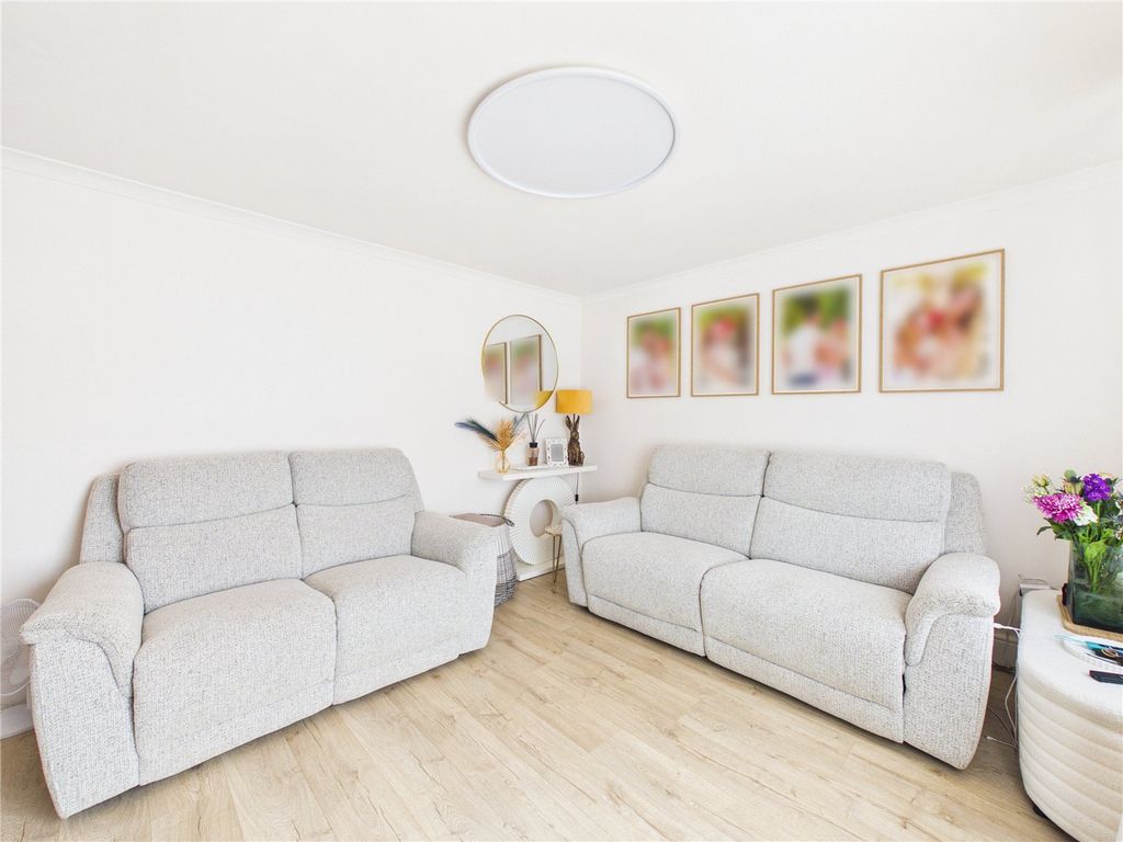 Property photo 3 of 28 Picture No. 02