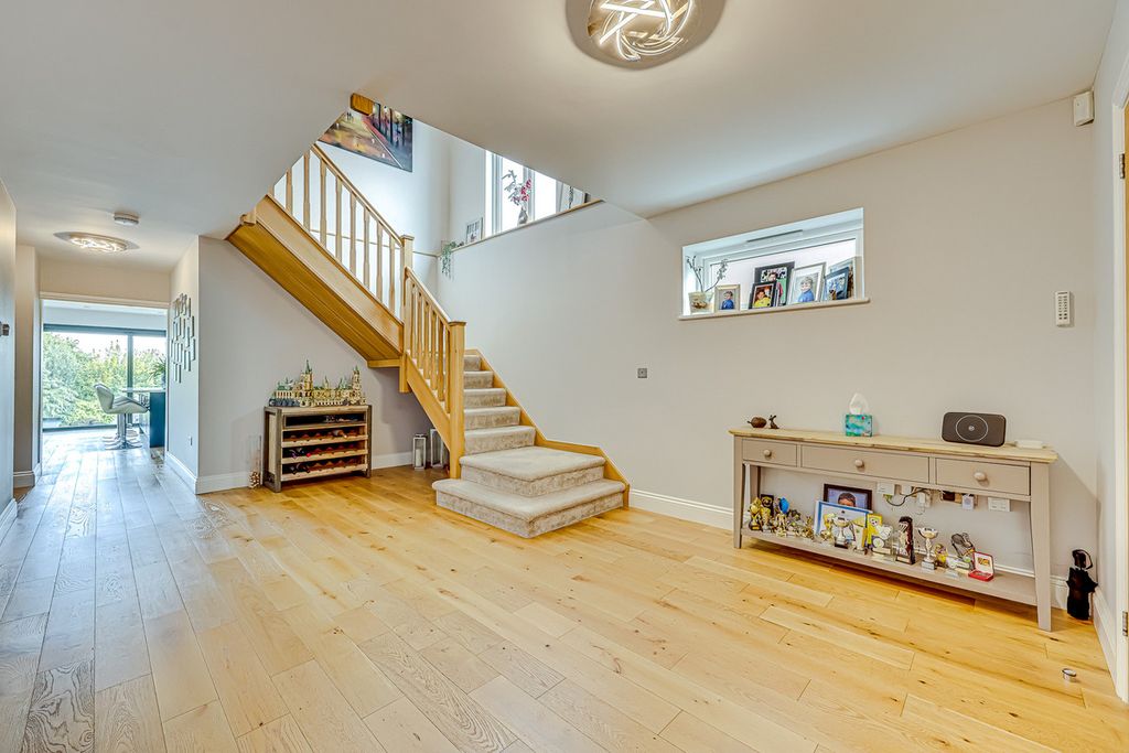 Property photo 2 of 49