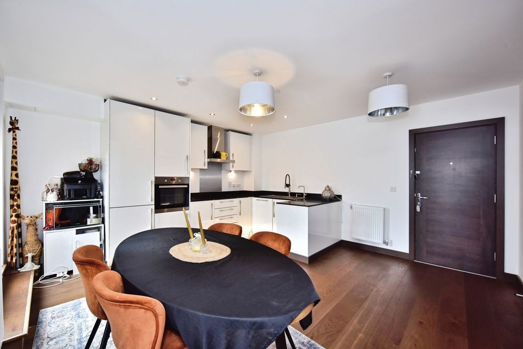 Property photo 3 of 20 Pbox-Img.Jpg