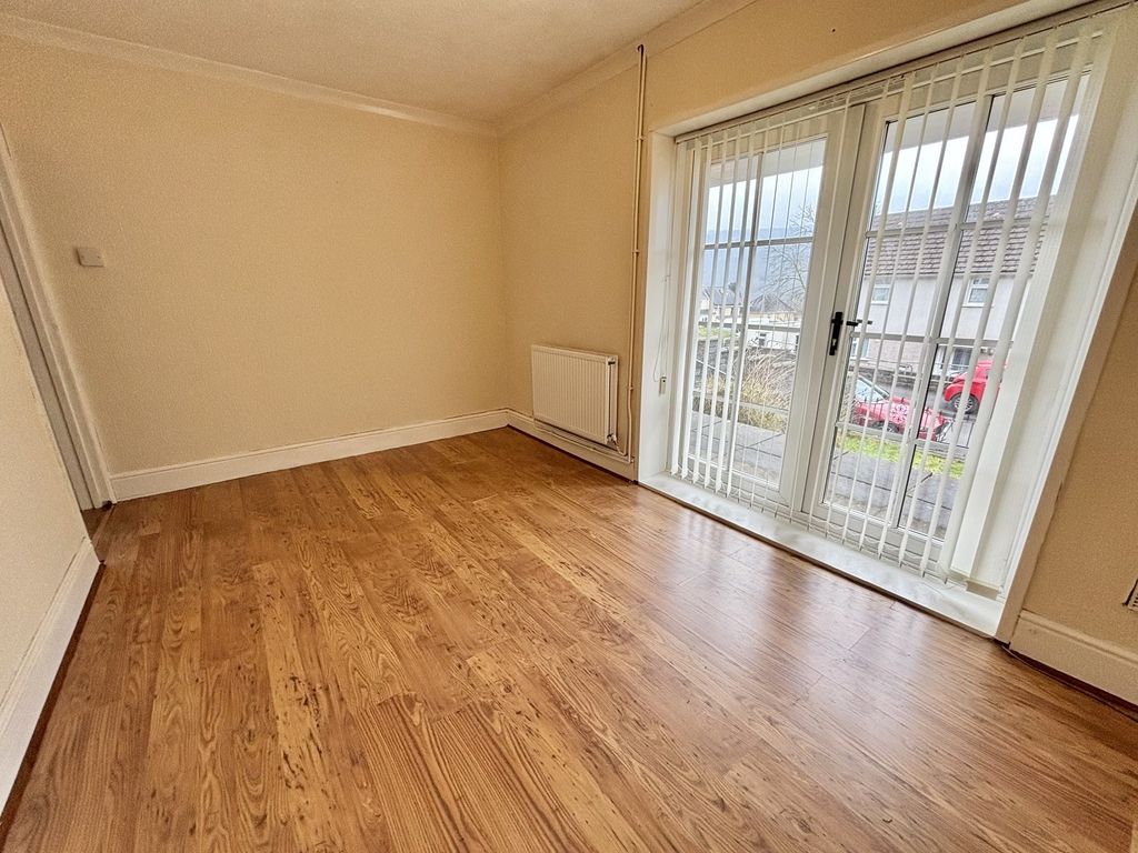 Property photo 3 of 18 Sitting Room