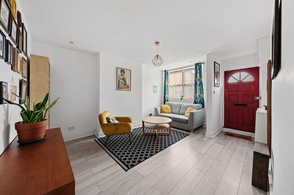 Property photo 2 of 17