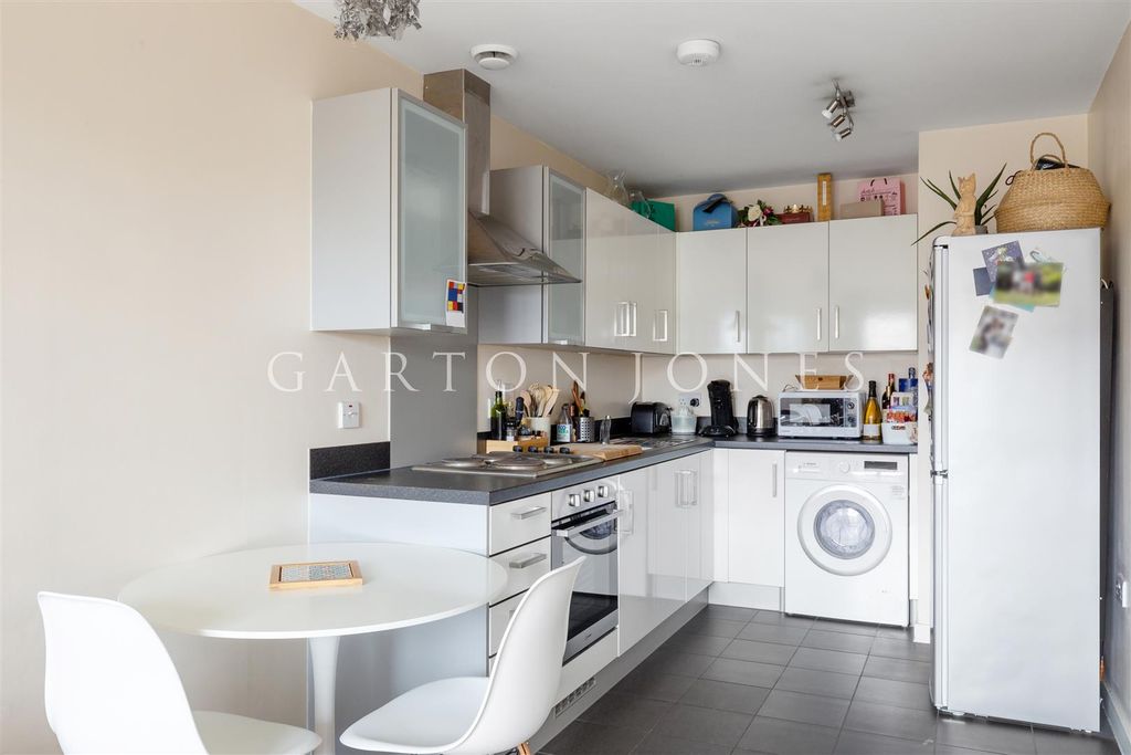 Property photo 3 of 11 Kitchen