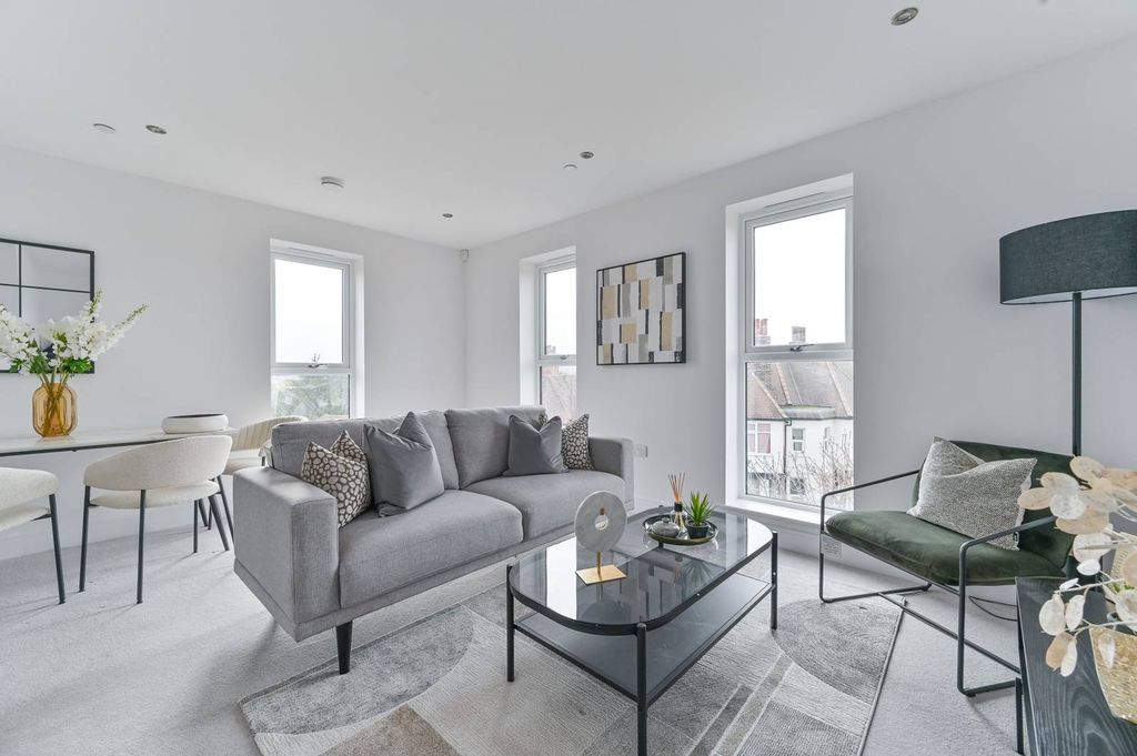 Property photo 3 of 23