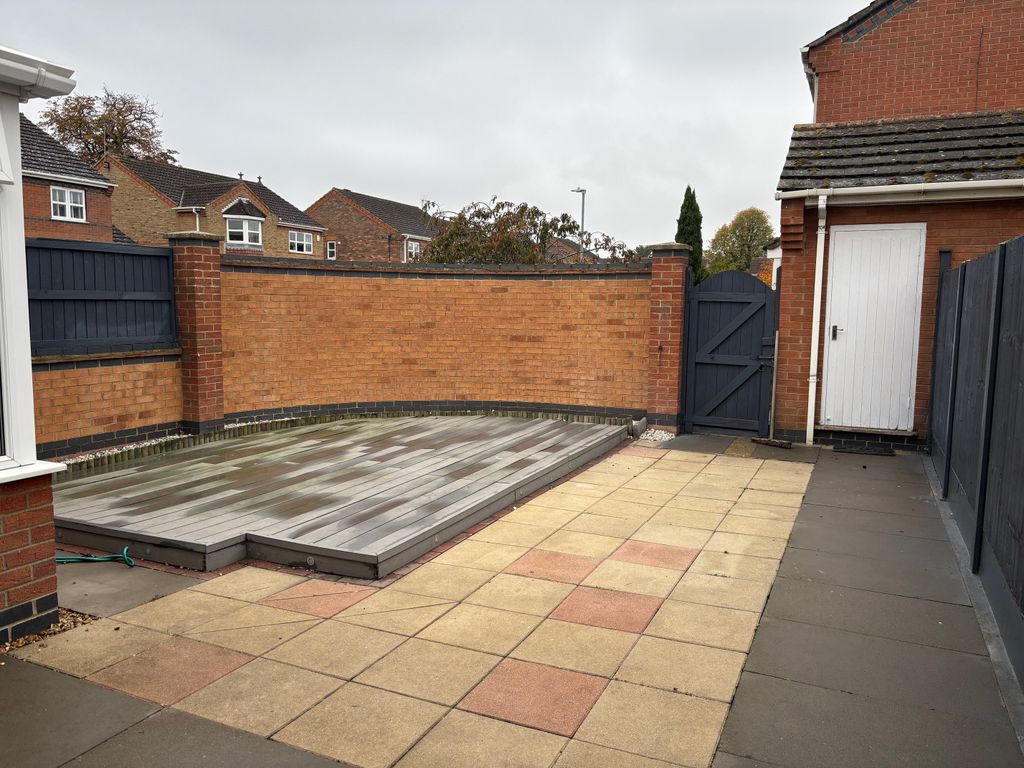 Property photo 2 of 10 Garden