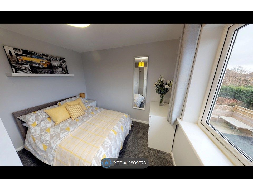 Property photo 1 of 8 Room 3