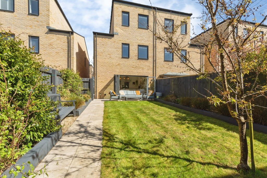 Property photo 2 of 17