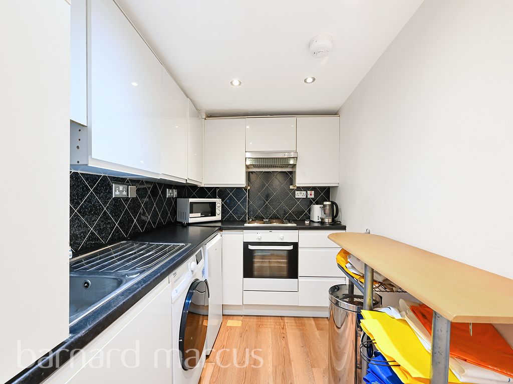 Property photo 3 of 9 Kitchen