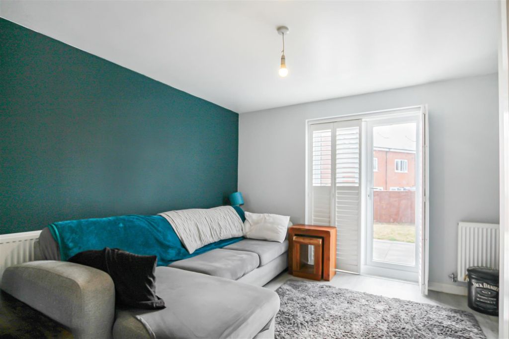 Property photo 3 of 15 14_89986.Jpg