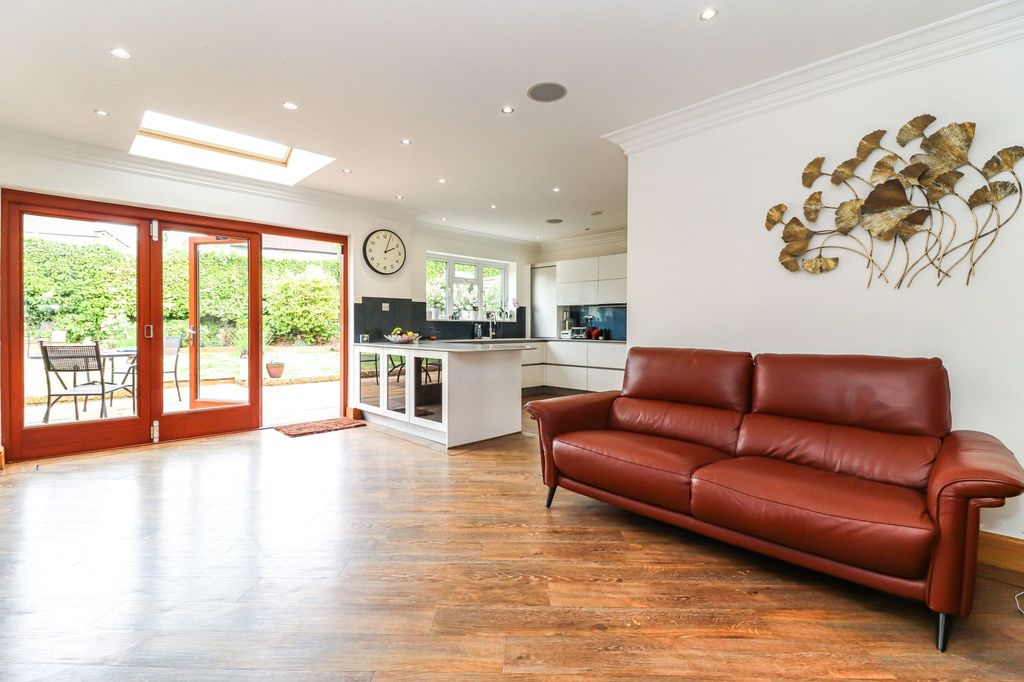 Property photo 2 of 31