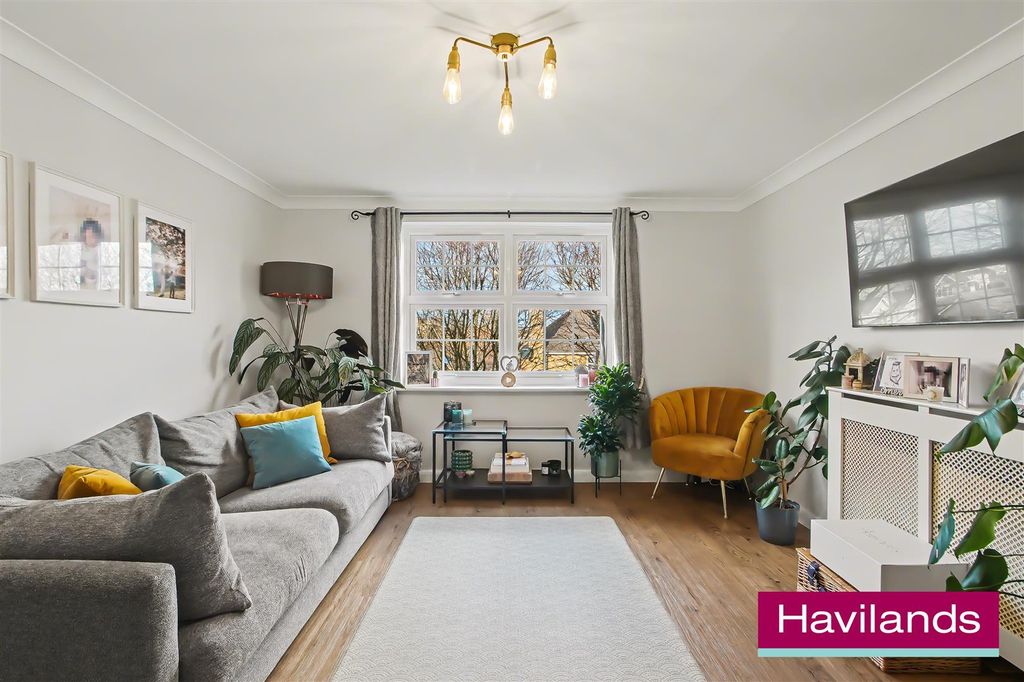 Property photo 3 of 11 Adam Lodge N21 1Sg-10.Jpg