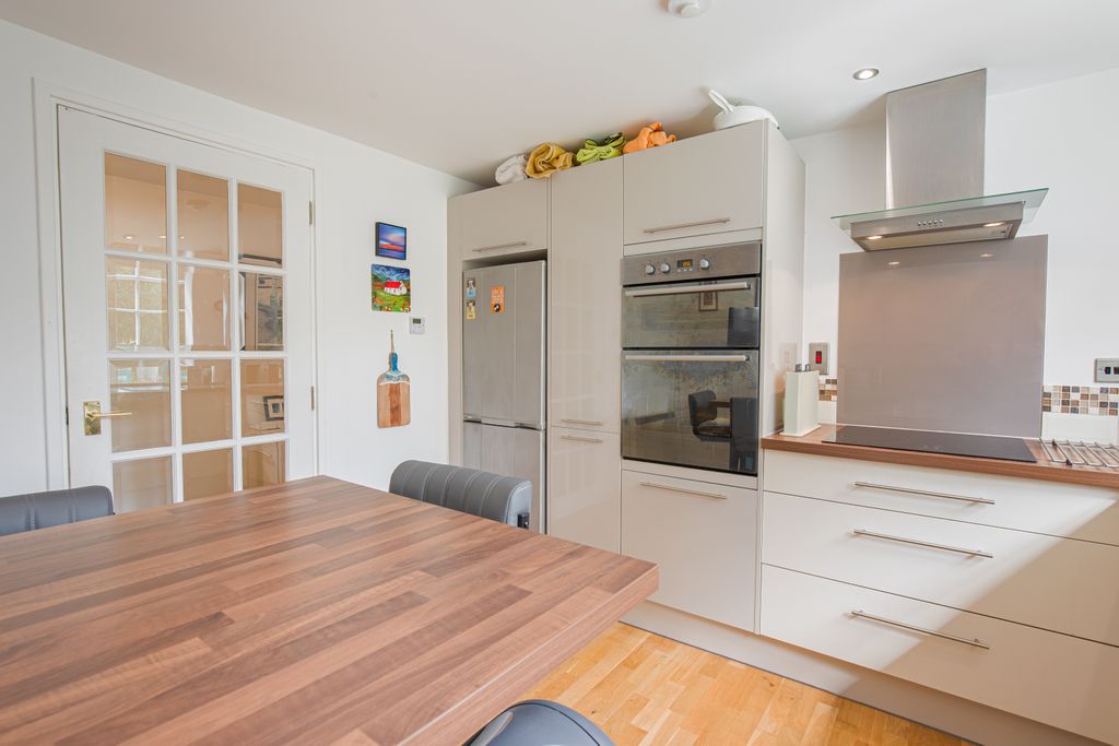 Property photo 2 of 26 Kitchenangle2
