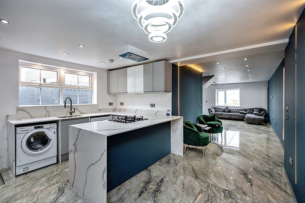 2 bed semidetached house for sale in Merlin Crescent, Townhill