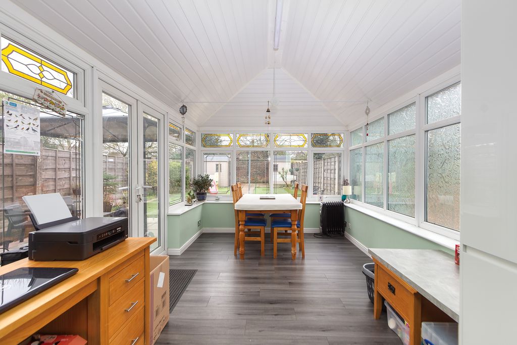 Property photo 3 of 18 Conservatory