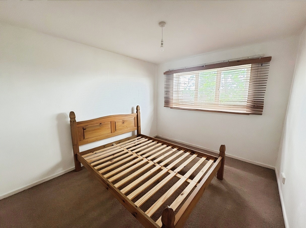 Property photo 2 of 5 Bedroom