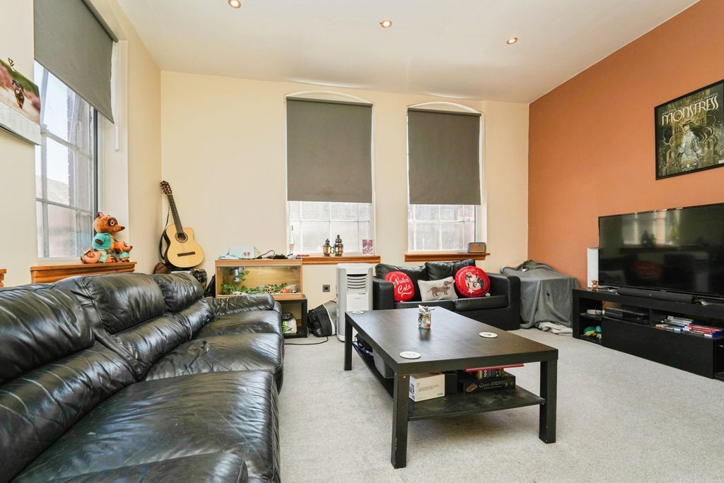 Property photo 3 of 15 Open Plan Lounge