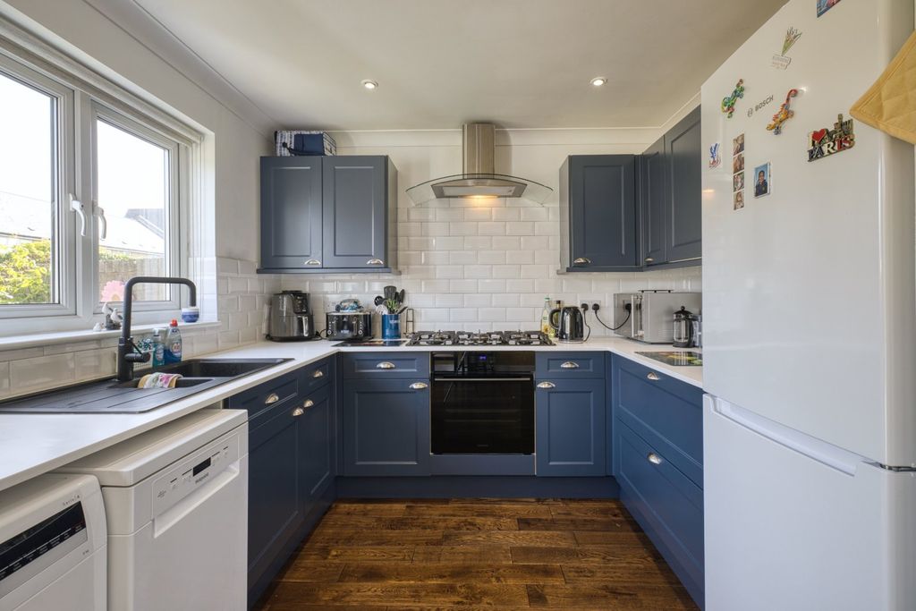 Property photo 3 of 16 Picture 3