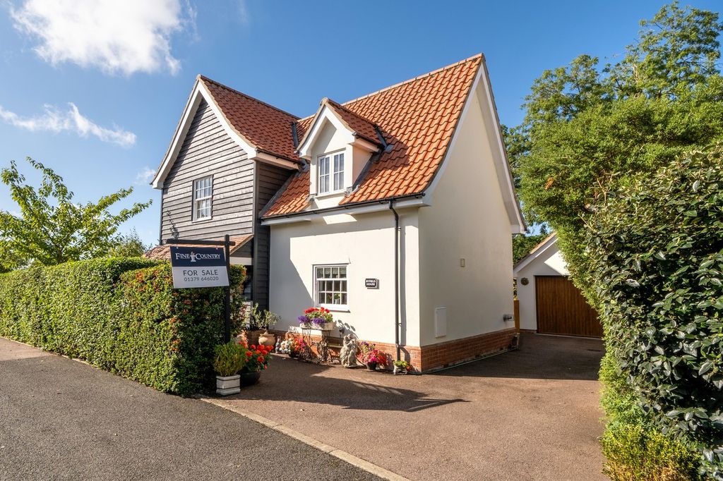Property photo 1 of 28 Byfield House-1