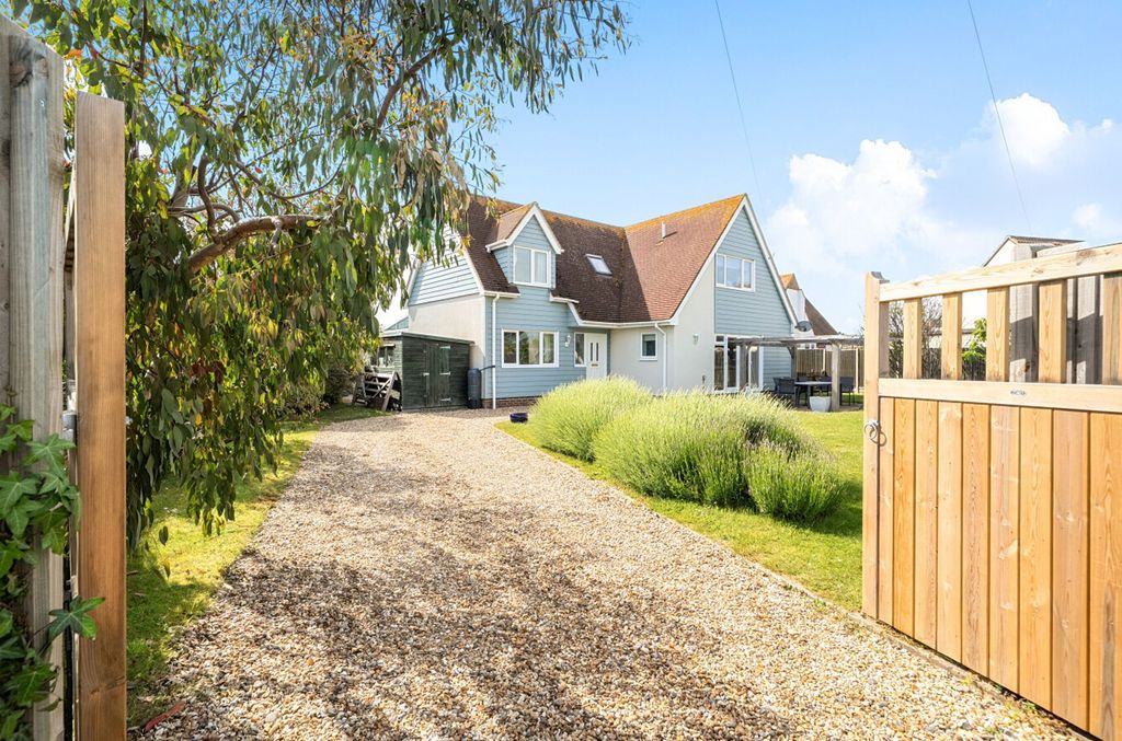 Property photo 1 of 32