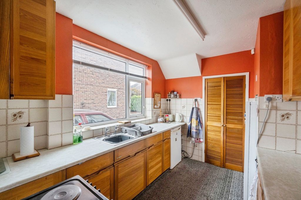 Property photo 3 of 17 Kitchen