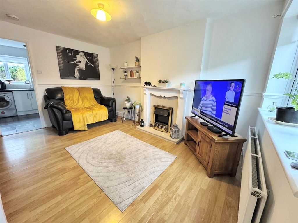 Property photo 2 of 11 Lounge