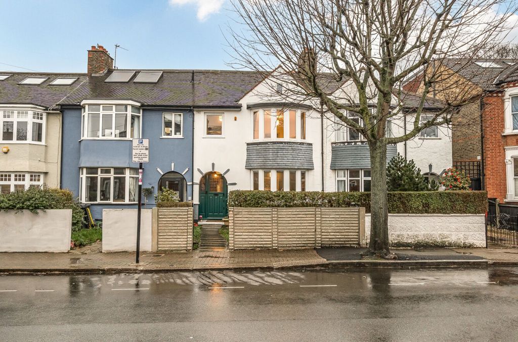 Property photo 3 of 18