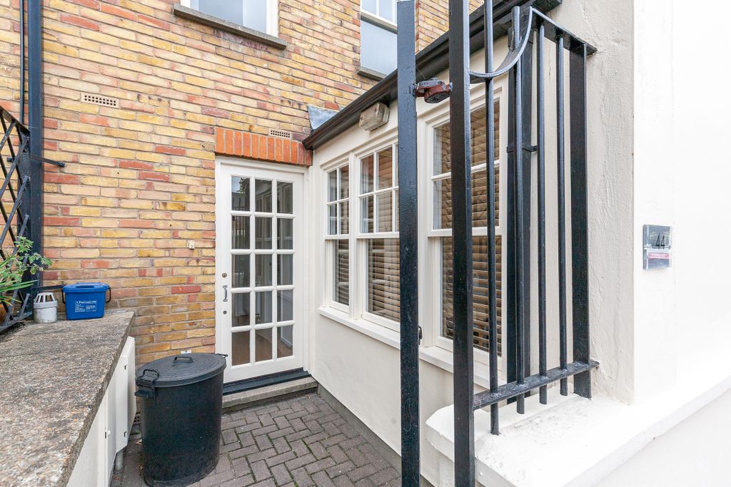 Property photo 2 of 30
