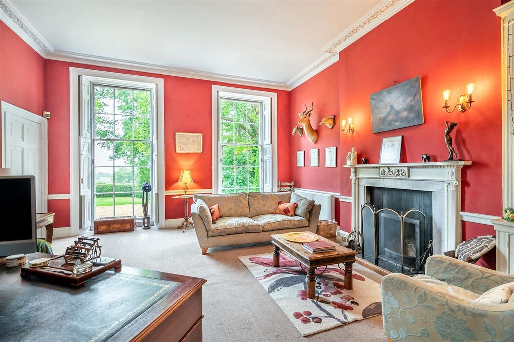 Property photo 3 of 37 8608621-Interior04.Jpg